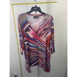Onque Casual Womens 1X Top Pink Abstract Swirl V-Neck 3/4 Sleeve Sharkbite Hem